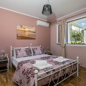 https://sofias-apartments-razata.kefaloniahotels.net
